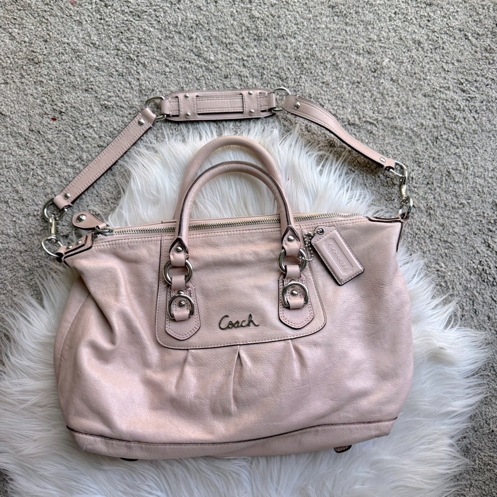 Coach Ashley Powder Pink Iridescent Leather Purse F15446 EUC